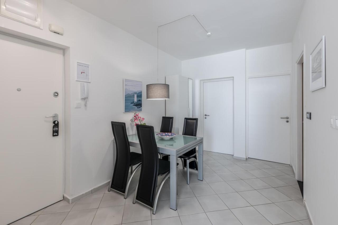 Sundowners Apartment, 52Qm, Double & Single Bed, 10 Min From Old Town Of 斯普利特 外观 照片