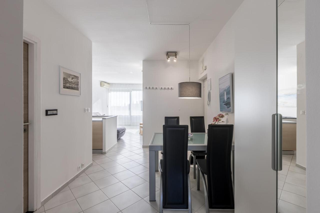 Sundowners Apartment, 52Qm, Double & Single Bed, 10 Min From Old Town Of 斯普利特 外观 照片