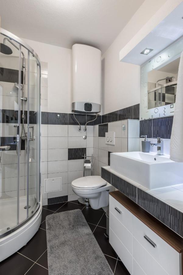 Sundowners Apartment, 52Qm, Double & Single Bed, 10 Min From Old Town Of 斯普利特 外观 照片