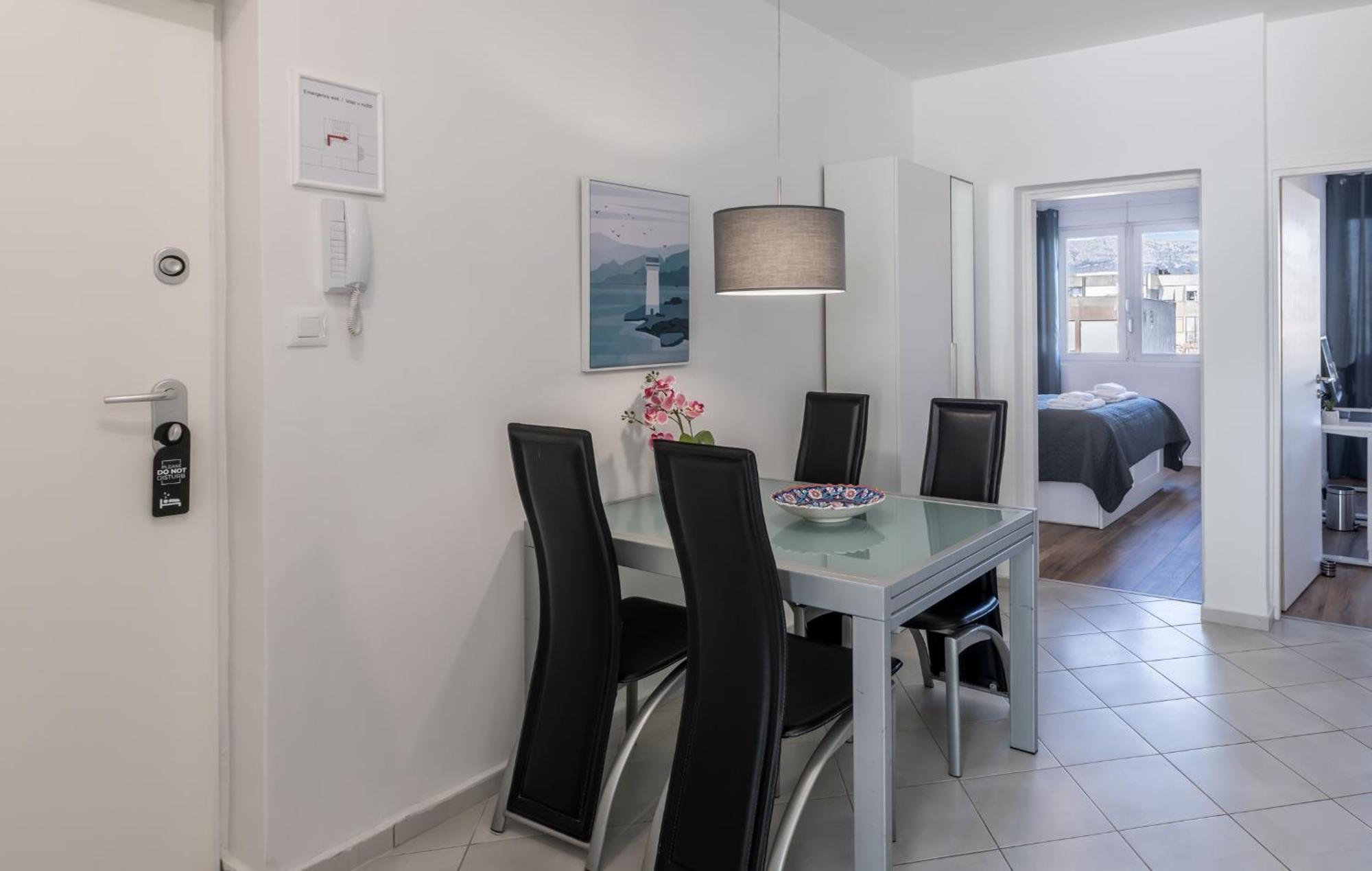 Sundowners Apartment, 52Qm, Double & Single Bed, 10 Min From Old Town Of 斯普利特 外观 照片